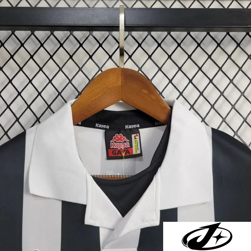 Retro 1998/99 Juventus Home Jersey - Image 3