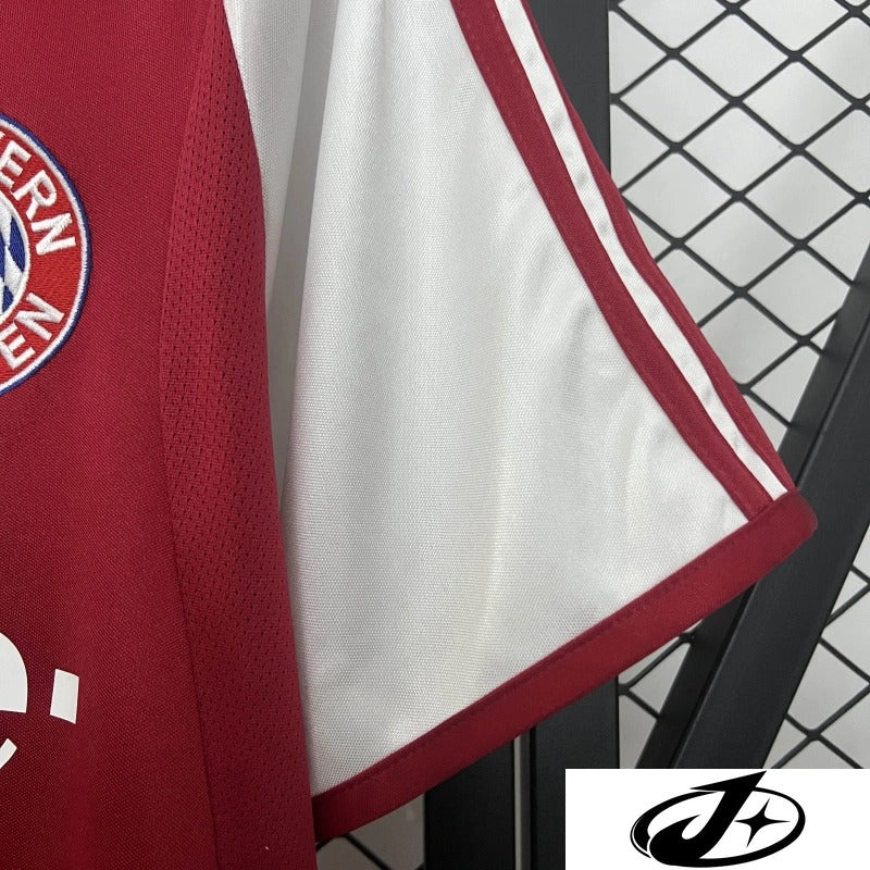03/04 Retro Bayern Munich Home Jersey - Image 7